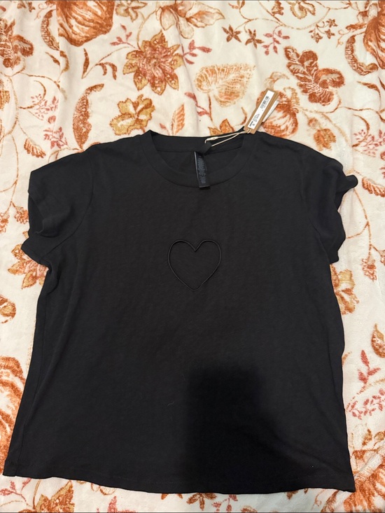SKIMS Tops - SKIMS Worn In Jersey Baby Heart T-Shirt in Washed Onyx